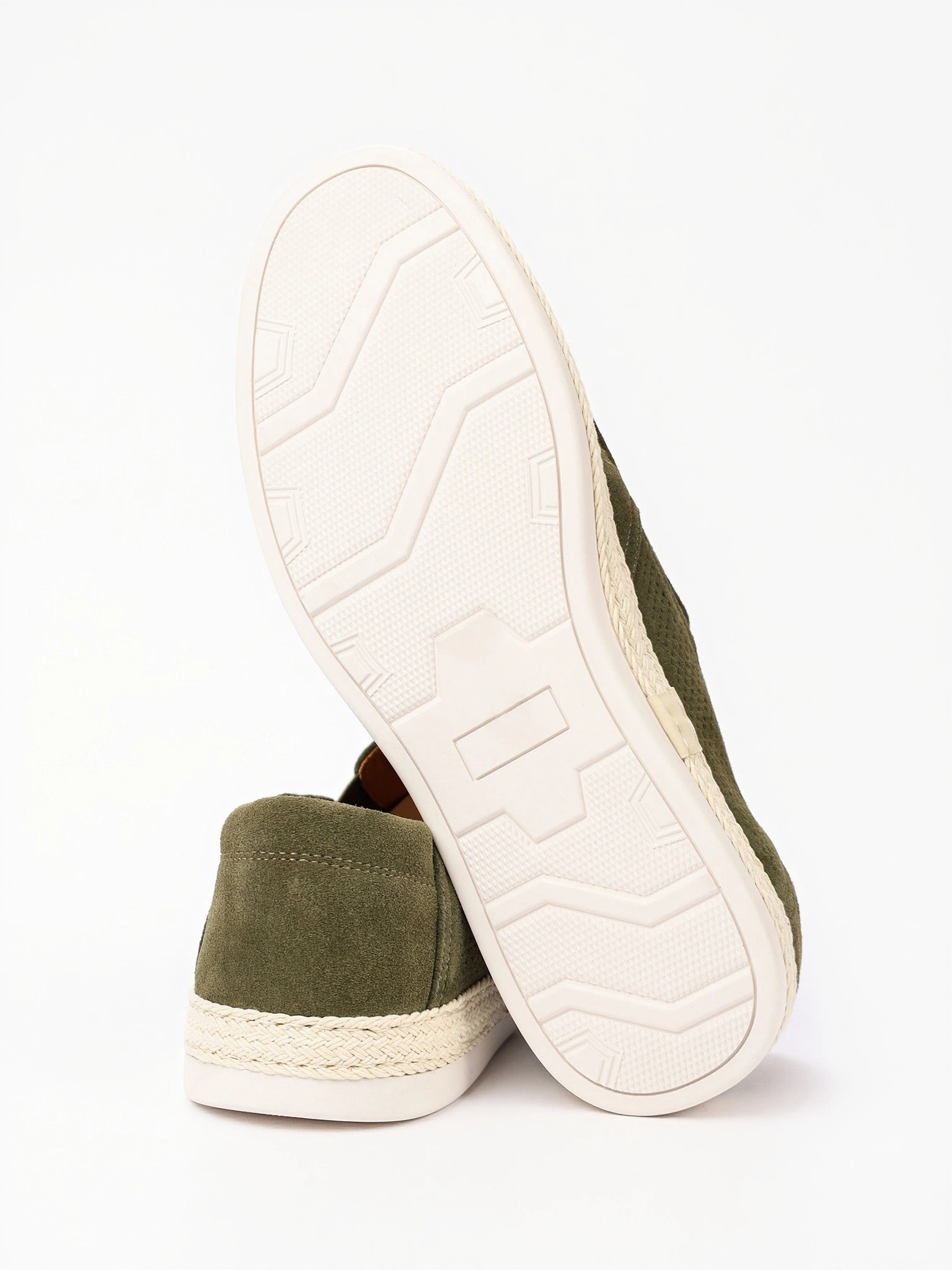 Мокасины зелоного цвета с перфорацией на низкой подошве